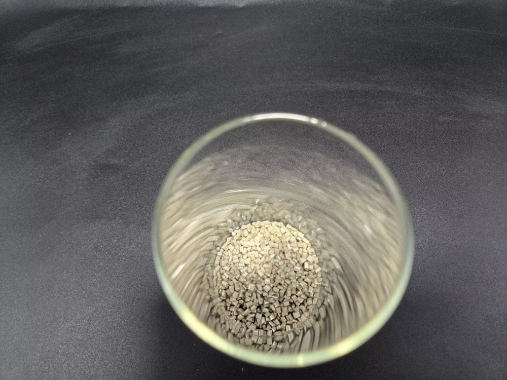 Pellets PEEK flexibles de color natural Alta flexibilidad para conectores y tubos flexibles